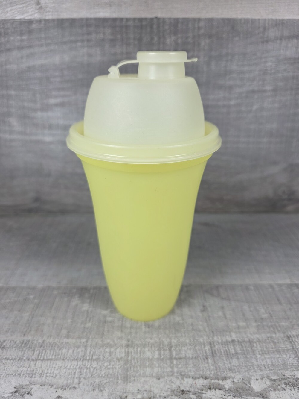 Vintage Tupperware Quick Shake Shaker Mixer #844 Yellow W/Lid 16oz 3 Pc b30